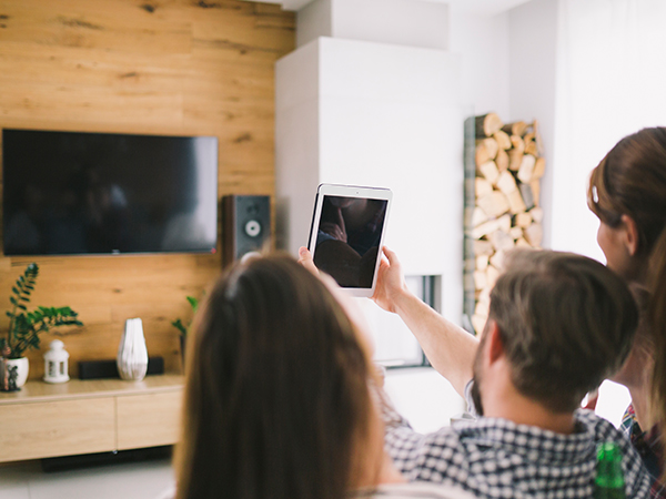 What to Consider When Choosing a Broadband and TV Package