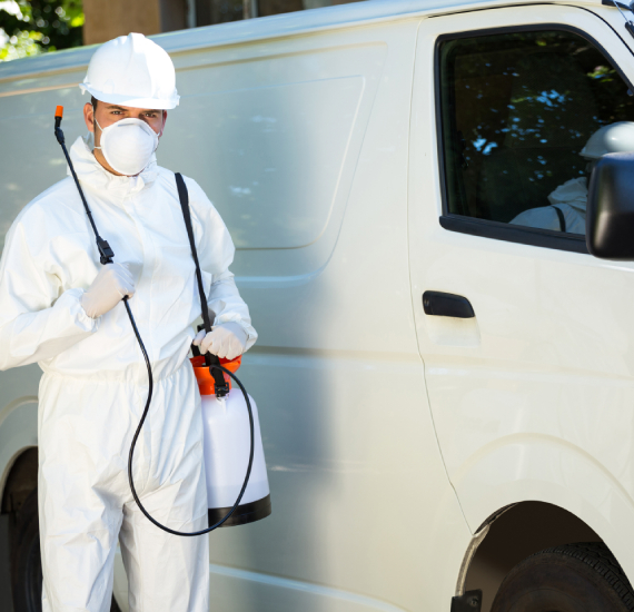 What types of insurance cover are available for pest controllers